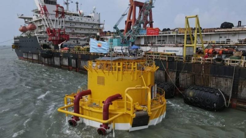 我国自主研发的“神龙3号”多功能模块化海床挖沟机连创两项世界纪录