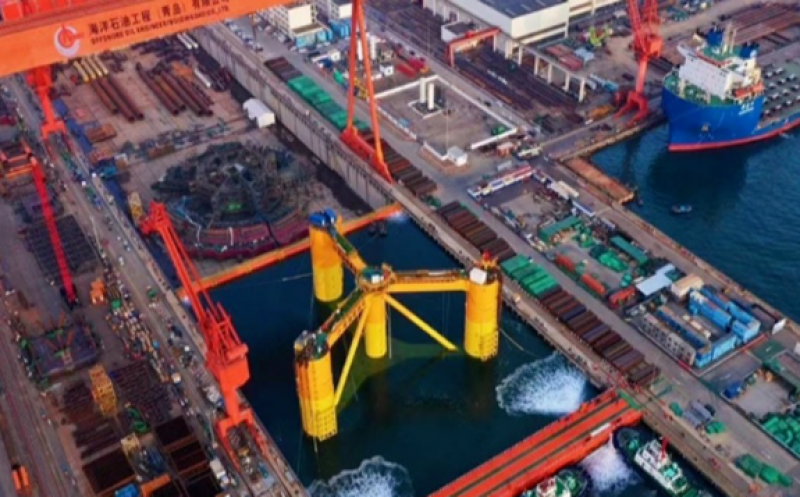 “海油观澜号”顺利起拖开航由青岛驶往珠海！