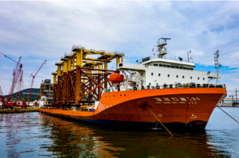 我国最大规模海上岸电应用项目导管架陆地建造完工