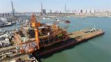 我国首个高压注气平台在海油工程天津建造场地成功装船