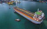 一艘浮式生产储油卸船(FPSO)最近进入新加坡吉宝船厂的干船坞