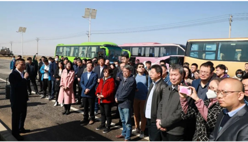 中国农机工业协会风力机械分会领导及参会代表赴东营海上风电装备制造产业基地参观考察