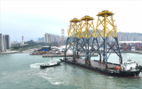 满载3座导管架的“海风能建”轮在漳州海事部门保障下顺利出港