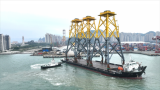 满载3座导管架的“海风能建”轮在漳州海事部门保障下顺利出港
