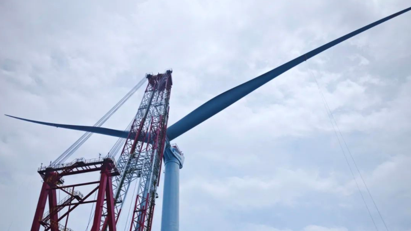 国内首个“海上风电+海洋牧场+海水制氢”融合项目进入风机安装阶段