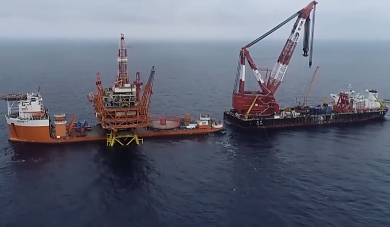 中海油恩平20-4海上钻采平台与海底导管架对接成功，创造了我国海上油气平台动力定位浮托安装重量的新纪录