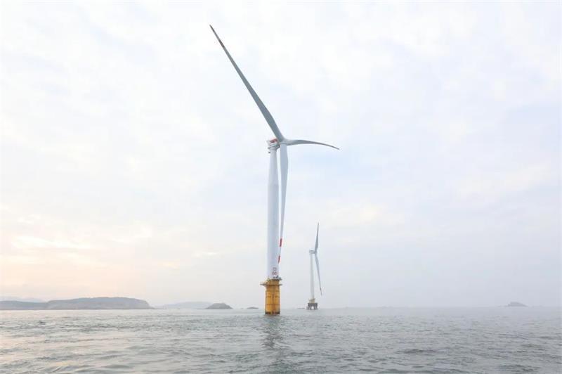 长江澳海上风电项目第14台风机完成吊装