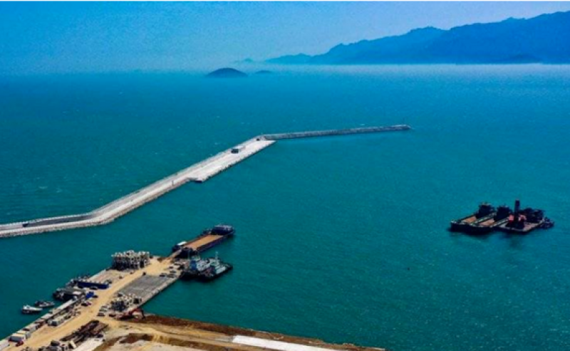 青岛即墨海滨大洋钻探船北部码头