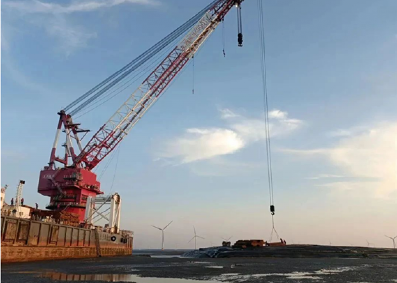 龙源振华顺利攻破“潮间带”大部件更换项目高滩机位船机无法进点作业技术难关