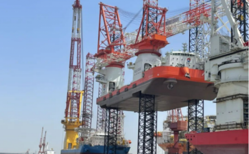 CMHI-273-01自升自航式风电安装平台“海龙风彩” 号顺利交付！