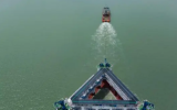 我国首台深远海漂浮式兆瓦级波浪能发电装置——“南鲲”波浪能发电平台出港试验