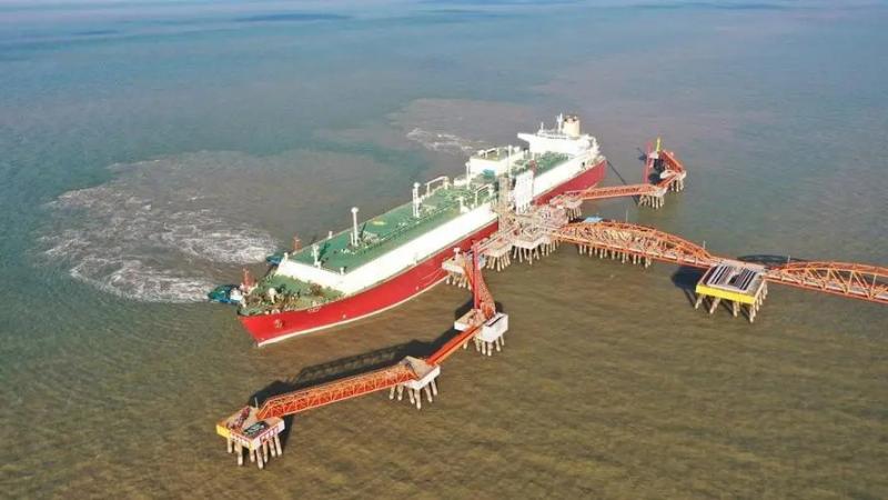 中国海油宁波“绿能港”完成全球最大LNG运输船装载