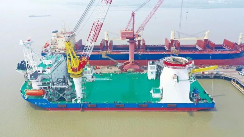 象屿海装建造的首艘海上风电安装船完成初步交船