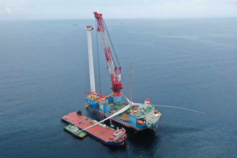 “铁建风电01”创造该船升级改造后大兆瓦风机安装最快速度纪录