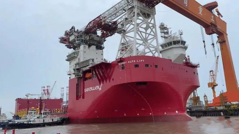 全球首艘半潜式海上风电基础安装船顺利出坞交付