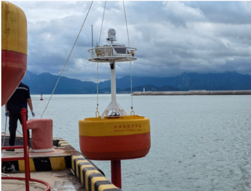 “白龙”智能化浮标在青岛成功布放海试