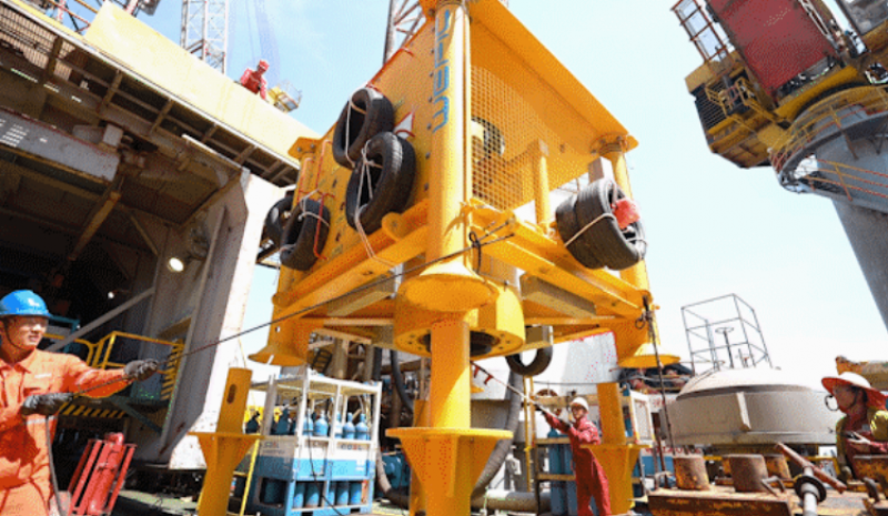 我国首套自研浅水水下注水井口和注水树完成海底安装