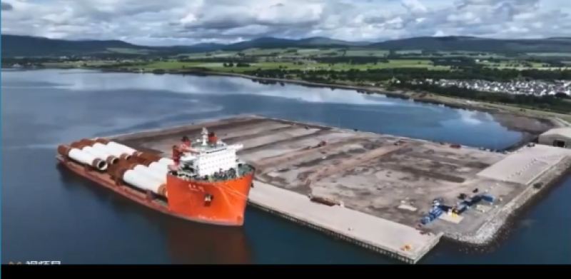 大金重工的8 根 XXL 单桩抵运苏格兰