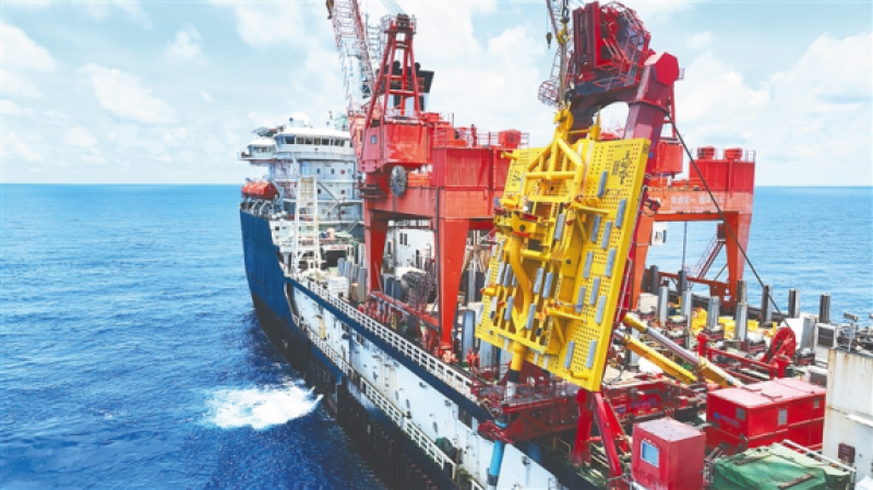 我国自主设计建造的国内最大海底管道终端在海南陵水海域成功安装