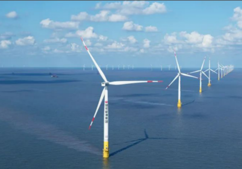 国家电投山东能源半岛南U1场址海上风电项目一期53台风电机组全部顺利吊装