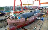 12000方LNG运输加注船“海洋石油302”液罐与主船体合拢成功