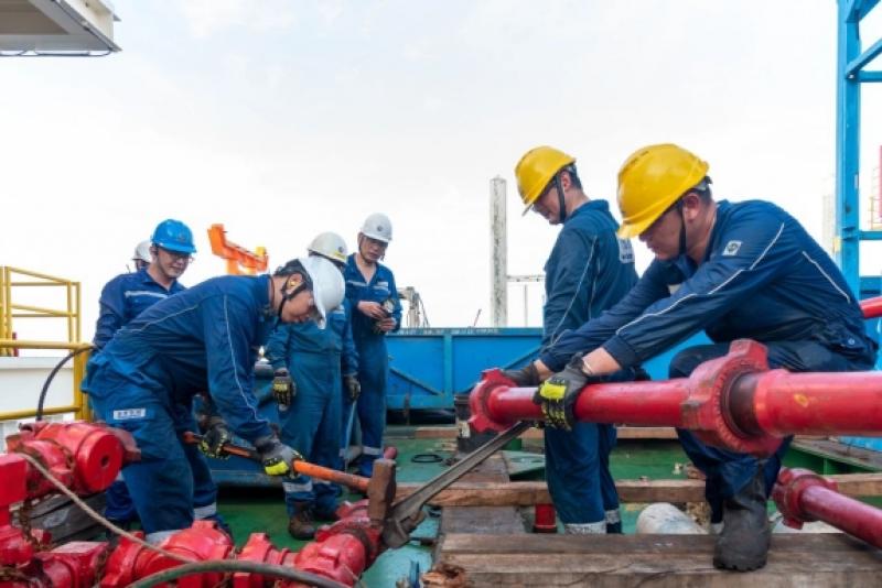 南海东部油田首次实施一趟多层压裂充填防砂作业