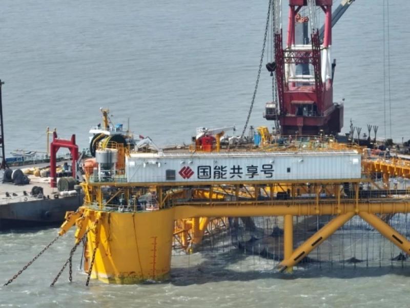 全球首个漂浮式风光渔融合项目“国能共享号”平台主体工程宣告完工