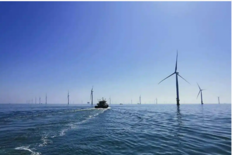 李育斌到大连庄河海上风电场址IV2项目部调研指导工作