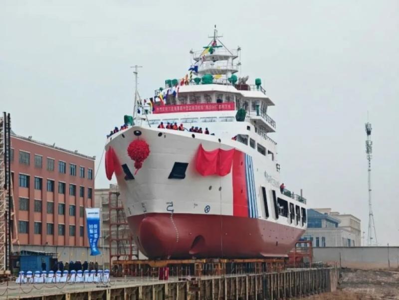 河北海事局中型溢油回收船“海巡041”下水