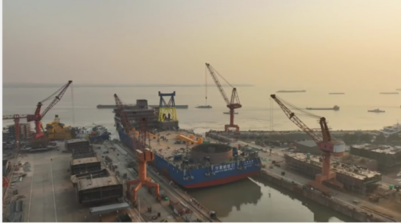 华夏金租两艘5000吨自航式全回转起重船同日完成节点