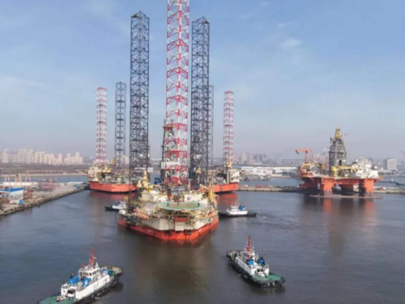 “海洋石油947”自升式钻井平台从大船海工正式启航