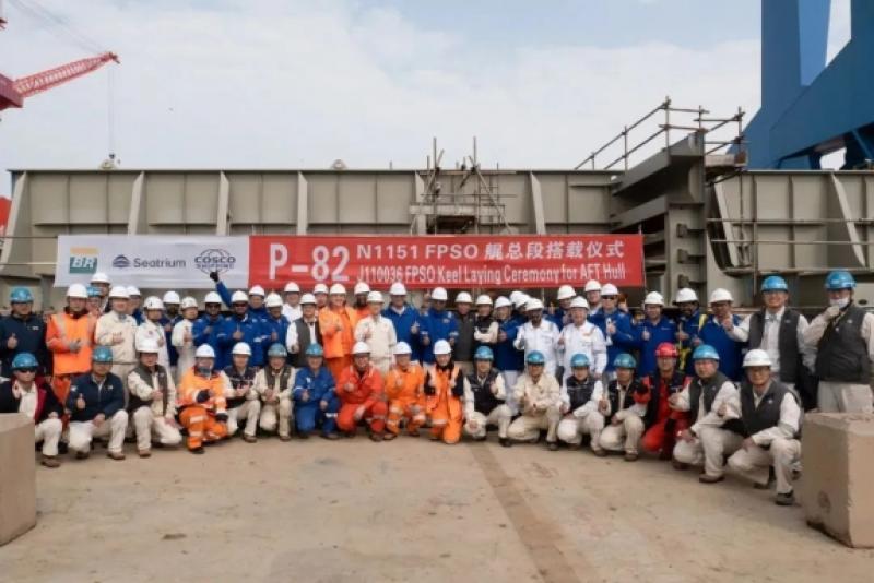 启东中远海运海工举行N1151 P-82 FPSO艉总段搭载仪式
