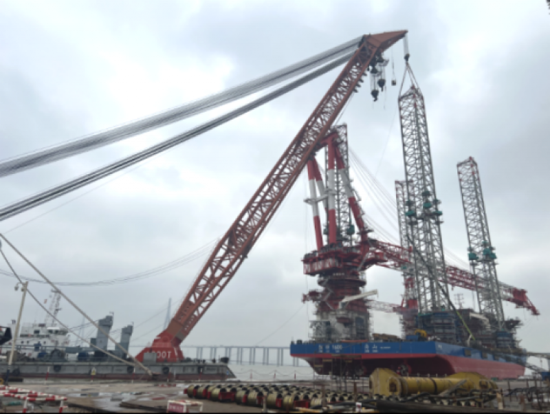 振新1600T风电安装平台顺利完成最后四条桩腿接桩工作