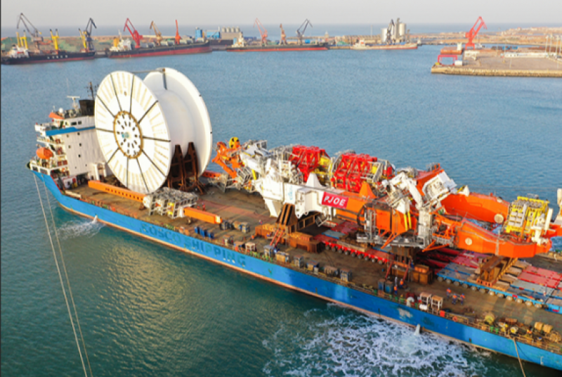 海底管道铺设方法——J形铺管法