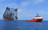 中海油服海洋石油681船拖航“海基二号”导管架至目标海域