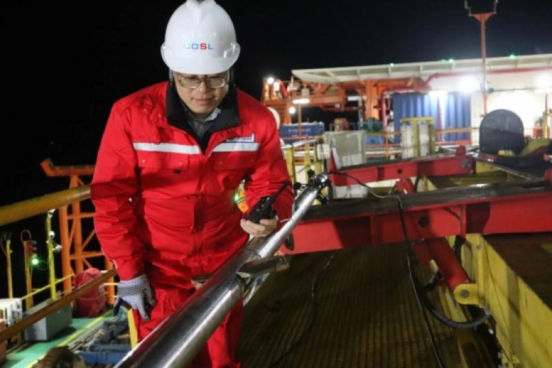 中海油服爬行器下桥塞技术首次应用成功