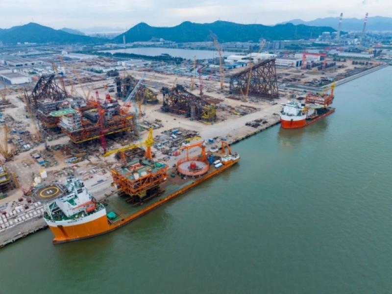 “海基二号”上部组块在广东珠海装船