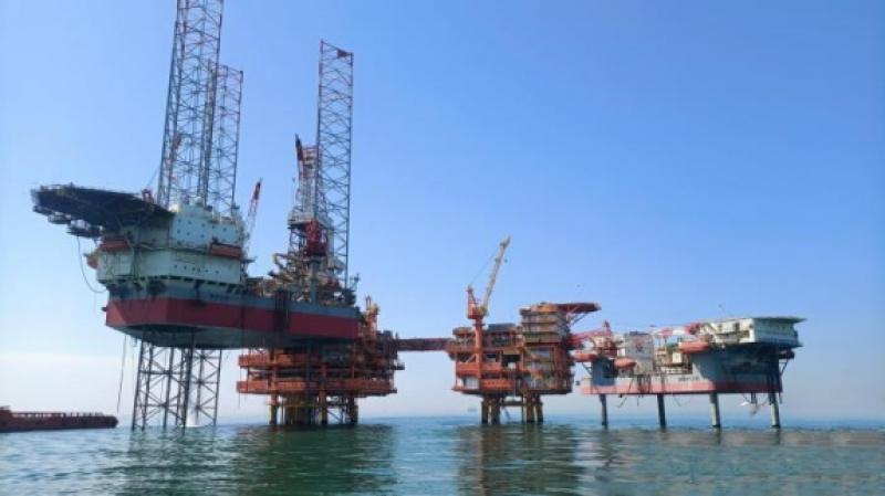 我国海上无人油气平台番禺11-12主体结构完工