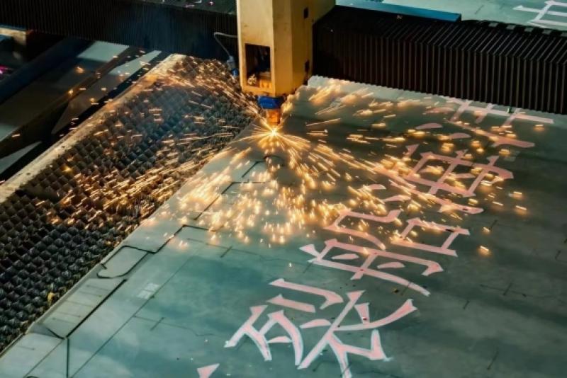 国内首艘集成式一体化大型压裂船“海洋石油696”开工