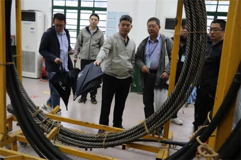 中国电信集团国际海缆维护培训班成员实地调研中英海底吴泾码头