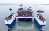国内首艘搭载智能船舶系统的1800t自升自航式海上风电施工平台“港航平5”顺利吉水