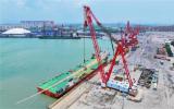 全球最长海上风电叶片（143米）于东方八所港顺利装船出海