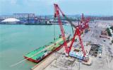 全球最长海上风电叶片（143米）于东方八所港顺利装船出海