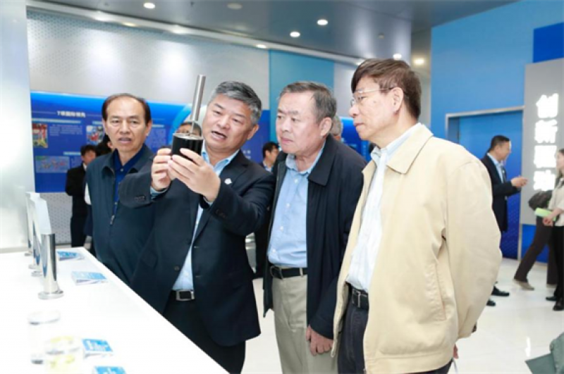 国务院国资委机关老部长参观调研中国海油