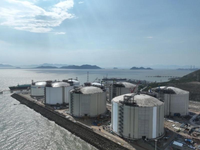 中国海油“绿能港”7座全球单罐容量最大27万立方米LNG储罐完工！