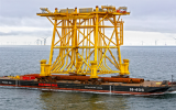 Hollandse Kust West Beta变电站导管架在前往荷兰近海海上风电场