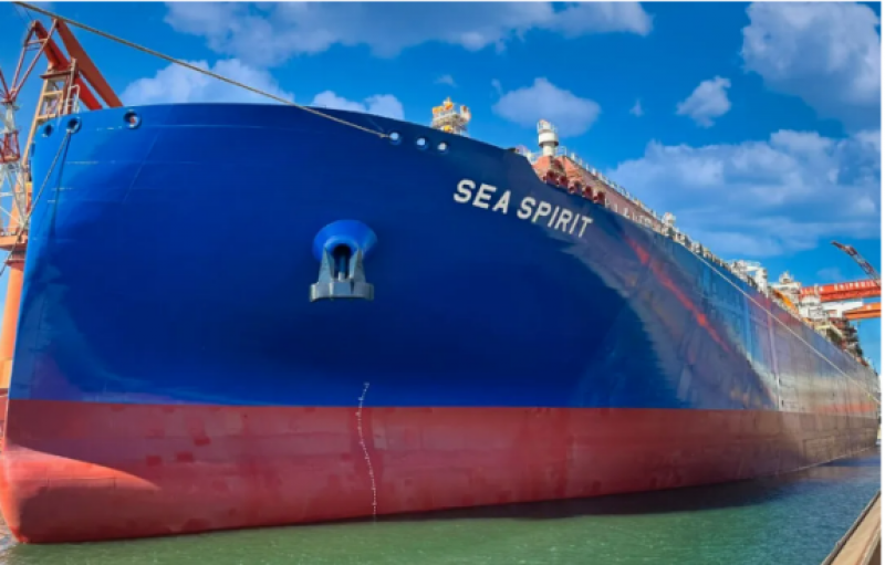 大连造船造！17.5万立方米大型液化天然气（LNG）运输船首制船出坞