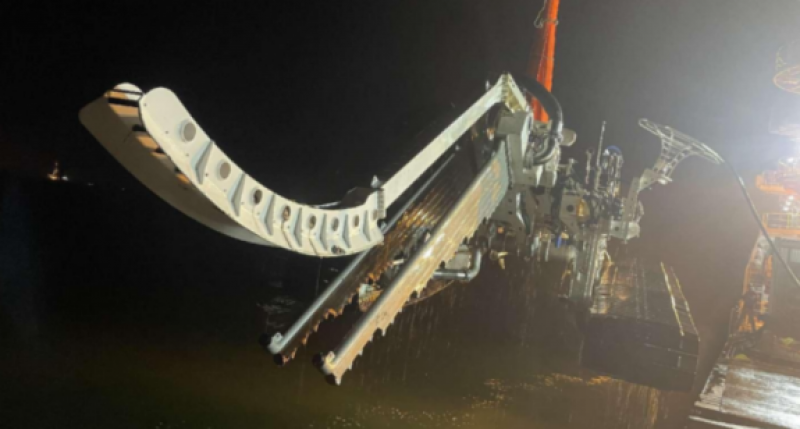 海底管缆埋设机器人——