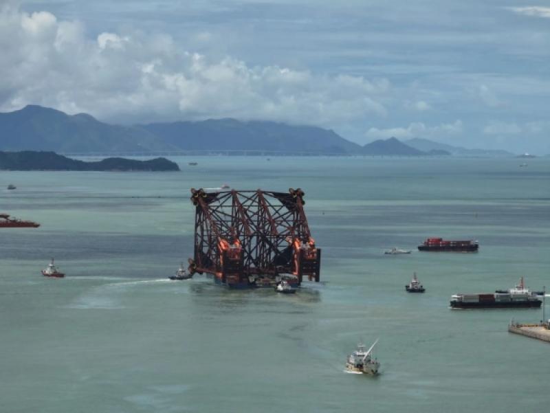 西江30-2钻采平台导管架启航运往南海，拉开海上安装序幕