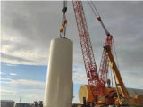 连市庄河V海上风电项目首套底段塔筒顺利完成翻身！